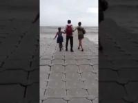 الصين تبني طريقا فوق البحر
