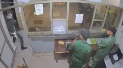 فيديو صادم: محاولة اقتحام مركز الدرك الملكي بالقليعة والاستيلاء على الأسلحة من داخله والرصاص يوقف المخربين