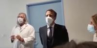 ماكرون يتفاجئ أثناء زيارته للمعهد الاستشفائي الجامعي بمرسيليا