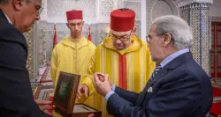 نمو 4.9% وعجز يتقلص وبطالة تقاوم.. ماذا تخفي أرقام والي بنك المغرب بين يدي الملك؟