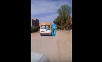 صادم... فيديو يشعل الفيسبوك يوثق للمخاطرة بأرواح التلاميذ ونقلهم على متن سيارة للنقل المدرسي ك "السردين"