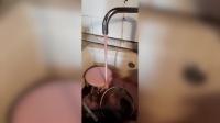ماء أحمر يتدفق من صنابير إيطاليا يثير الرعب بعد تفشي كورونا
