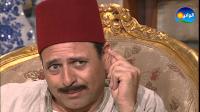 شقيق الفنان ممدوح عبد العليم ينفعل على المتواجدين بالعزاء (فيديو)