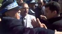 والي أمن أسفي يركل ويلكم المعطلين