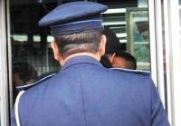 اعتصام صحافي بمفوضية الشرطة بجرف الملحة بعد اتهام رجل أمن له بالتحرش بزوجته وابنته