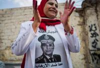 مصر تحبس أنفاسها بانتظار نتائج استفتاء قد يمهد لرئاسة السيسي