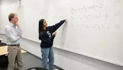 طالبة أمريكية تحل مشكلة رياضية عمرها قرن