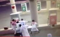 سعوديون يعتدون على عامل في محطة بنزين