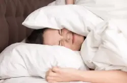 دراسة تحذر: النوم تحت ضجيج الشارع ولو لليلة واحدة يُلحق الضرر بالقلب والأوعية الدموية