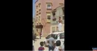 مشرمل طالع فوق سيارة ديال الشرطة و محيح