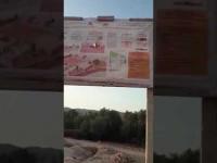بالفيديو... نشطاء يحرجون رئيس الجماعة والمسؤولين بأعالي جبال أزيلال بسبب تعثر أشغال ملعب القرب