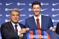 لسبب وجيه.. برشلونة طلب من "ليفاندوفسكي" عدم تسجيل الأهداف