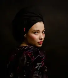 فنانة مغربية مهددة بالترحيل من فرنسا