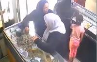 نسوة يسرقن محلا للمجوهرات بإنزكان بطريقة ماكرة