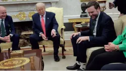 بسبب جوارب نائبه .. ترامب يقطع حديثه خلال استقبال رئيس الوزراء الأيرلندي (فيديو)