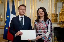 لحظة تاريخية.. ماكرون يستقبل أول سفيرة لفلسطين لدى فرنسا ويعلن بداية عهد دبلوماسي جديد