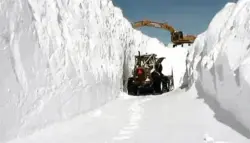 مقتل 3 سياح إثر سقوط كتلة جليدية عليهم في شلال بشمال باكستان