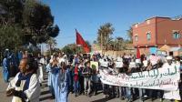 بالفيديو ... ساكنة بلدة بضواحي كلميم تنتفض ضد الاكتظاظ في المدارس