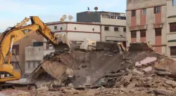 السلطات بعين الشق تهدم مستودعات عشوائية لبيع مواد البناء بالدار البيضاء