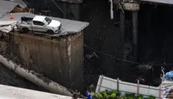 انهيار أرضي هائل يبتلع شارعاً في بانكوك ويجبر على إخلاء مستشفى
