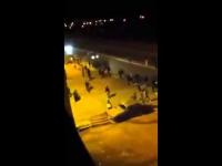 أنصار فريق الشباب الحسيمي يرصدون سيارات الجيش الملكي و يرشقونها بالحجارة