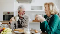 تأخير الإفطار يزيد مخاطر صحية لدى كبار السن