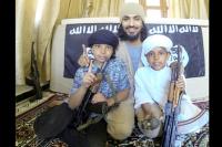 سعودي يصحب طفليه للقتال في صفوف داعش ويطلب من والدتهما ان تحتسبهما "طيورا في الجنة"
