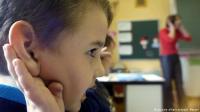 هل تؤثر الضوضاء على تعلم الكلام لدى الأطفال؟