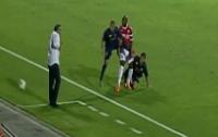 لاعب يكسر يد مدربه!