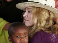 "مادونا" تدخل العناية المركزة وتعلق كل أنشطتها الفنية