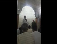 بالفيديو...رومانية تجهش بالبكاء لحظة نطقها الشهادتين داخل مسجد وراء صلاة التراويح وهذا مافعله المصلون