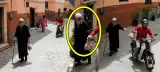 فيديو صادم يهز مواقع التواصل.. "لص بلا ضمير" يستقوي على مسنّ وينتزع كيسه بلا رحمة أو شفقة