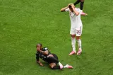 صدمة في المونديال.. إصابة مروعة لنجم منتخب كندا تُبكي لاعبي قطر وتُفسد فرحة السداسية