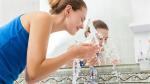 أخطاء ترتكبينها عند تنظيف وجهك
