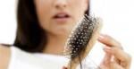 اكتشفي أسباب تساقط شعرك بغزارة وطرق العلاج