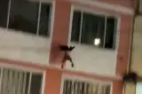 بالفيديو...لحظات حبست الأنفاس.. نجاة طفل من سقوط قاتل