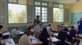 فاس..شاهد كيف راقبت لجان المراقبة تلاميذ الأولى بكالوريا بآلة رصد الغشاشين وكيف يتم اكتشافهم