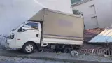 من الطريق إلى السطح.. شاحنة تقتحم منزلًا في حادث غريب بتركيا(فيديو)