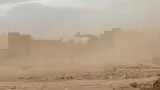 رياح قوية محملة بالغبار تغطي أجواء مدينة ميدلت