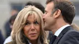 زوجة ماكرون غيّرت مظهرها وتدهورت صحتها بسبب شائعات أنها "رجل"