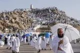 السعودية تدعو الحجاج إلى البقاء في مخيماتهم بعرفات حتى 4 عصرًا