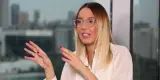 ممثلة كوميدية مغربية تحكي بالدموع تعرضها لاعتداء جنسي ووقائع صادمة