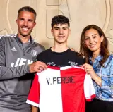 تقارير.. نجل فان بيرسي يختار اللعب لمنتخب المغرب بدلا من هولندا