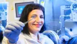 زجاج يولد الكهرباء.. خلايا شمسية شبه invisible تفتح باباً جديداً للمدن الذكية