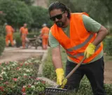 من السجن إلى أوراش النظافة..إلياس المالكي يبدأ تنفيذ عقوبته البديلة بأولاد رحمون