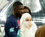 بالصور..رد فعل زوجة ديمبلي المغربية بعد فوزه بالكرة الذهبية