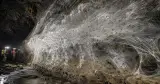 اكتشاف مذهل داخل كهف مظلم.. أكبر شبكة عنكبوتية تضم 111 ألف عنكبوت