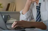 دراسة يابانية: تبديل الوظيفة قد يسبب الصداع والأرق والإرهاق
