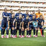 بعد الإقصاء من المونديال.. دولة تتخلى عن لاعبي منتخبها فقرروا أداء تكاليف رحلة تجارية للعودة إلى بلادهم