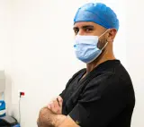 طبيب يخرج بتدوينة مثيرة للجدل موجهة لوزير الصحة بعد توقيف أطر صحية(صورة)